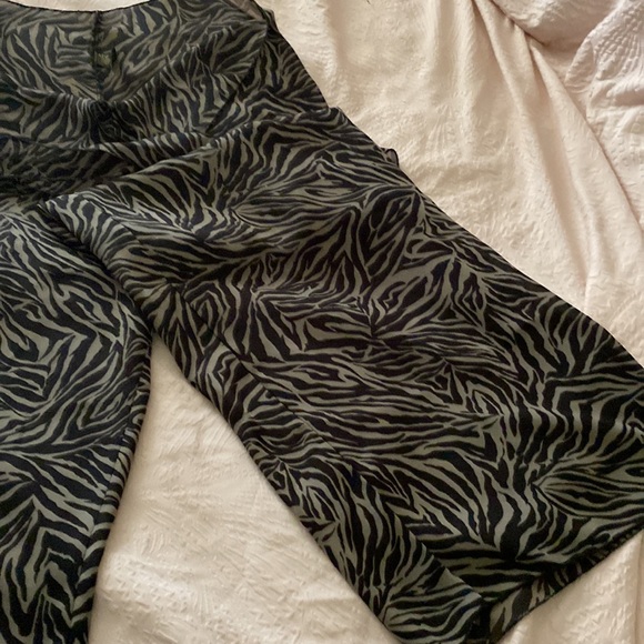 Ladies zebra print pants with tie waist - Picture 2 of 4